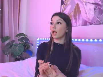 Lunavine Chaturbate stream image from March 19, 2026