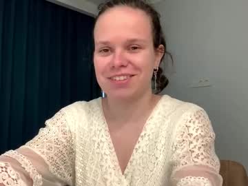 Maddieuebersax Chaturbate stream image from March 19, 2026