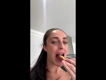 Lilyxxmoore Chaturbate stream image from March 19, 2026