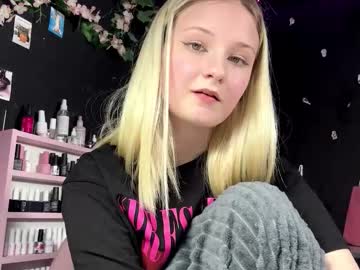 Francieeastburn Chaturbate stream image from March 19, 2026