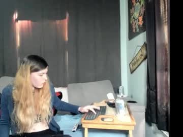 Roxihazeleyes Chaturbate stream image from March 19, 2026
