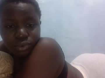 Elaralunah Chaturbate stream image from March 19, 2026