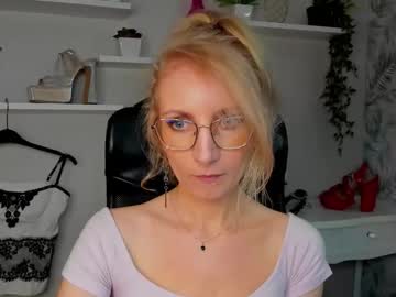 Cinderellamoon Chaturbate stream image from March 20, 2026
