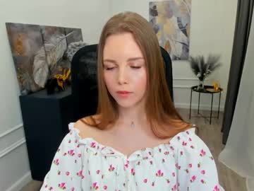 Mileygloss Chaturbate stream image from March 20, 2026