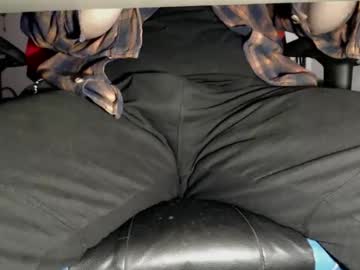 Chris42089 Chaturbate stream image from March 21, 2026