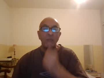 Moment71200 Chaturbate stream image from March 22, 2026