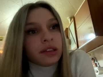 Mavisspinale Chaturbate stream image from March 23, 2026