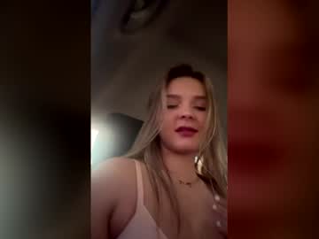 Oliviaraee3 Chaturbate stream image from March 24, 2026