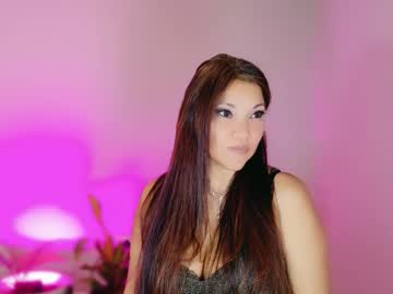 Divinelynn Chaturbate stream image from March 24, 2026