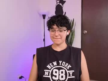 Jeroharper Chaturbate stream image from March 24, 2026