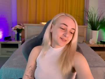 Carolmoor Chaturbate stream image from March 25, 2026