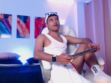 Seanstonee Chaturbate stream image from March 26, 2026