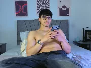 Latinguyxl Chaturbate stream image from March 26, 2026