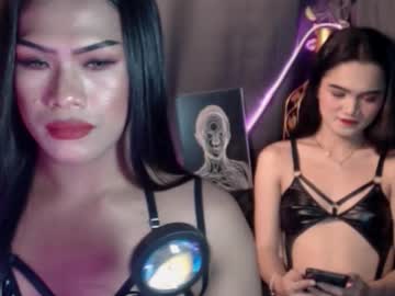 Ellahugecumxx Chaturbate stream image from March 26, 2026
