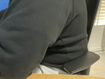 Fuzitzu2 Chaturbate stream image from March 26, 2026