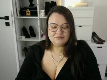 Nightholly Chaturbate stream image from March 26, 2026