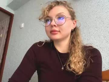 Sharleencombest Chaturbate stream image from March 26, 2026