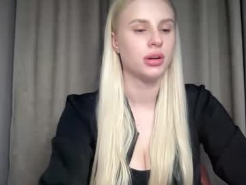 Shyfox02 Chaturbate stream image from March 26, 2026