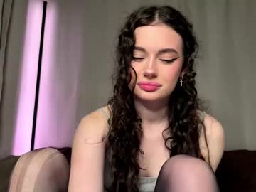 Moonfaairy Chaturbate stream image from March 26, 2026