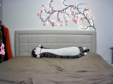 Adelinehaefner Chaturbate stream image from March 27, 2026