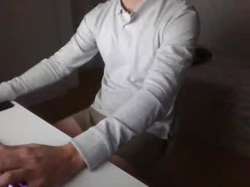 Pajaritosenelaire Chaturbate stream image from March 27, 2026