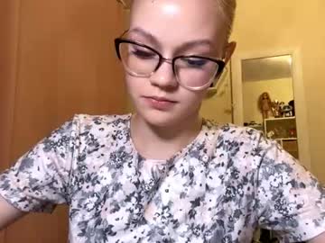 Megganskurski Chaturbate stream image from March 27, 2026
