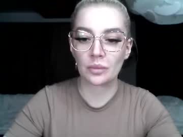 Christyblondie Chaturbate stream image from March 27, 2026