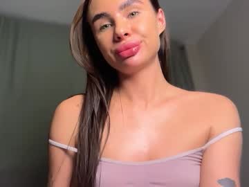 Yvysweettt Chaturbate stream image from March 27, 2026