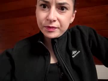 Ellyadavis Chaturbate stream image from March 28, 2026