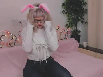 Joanbulmer Chaturbate stream image from March 28, 2026