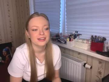 Lanniecastellow Chaturbate stream image from March 28, 2026