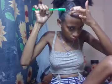 Littleyanah Chaturbate stream image from March 28, 2026