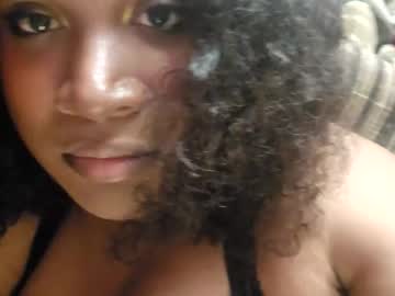 Joanieluvschachii Chaturbate stream image from March 28, 2026