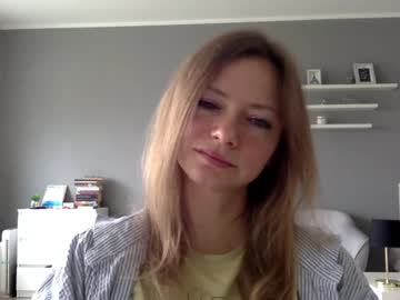 Lux_Millie Chaturbate stream image from March 29, 2026