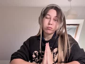 Charmainemcpeak Chaturbate stream image from March 29, 2026
