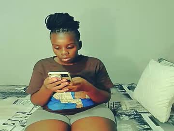 Dinnydakrazx Chaturbate stream image from March 29, 2026