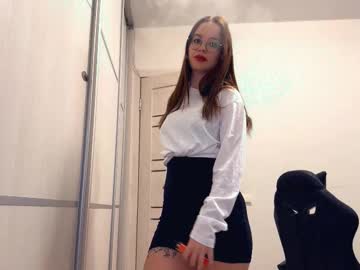 Tennieperilli Chaturbate stream image from March 30, 2026