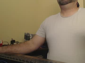 Joeystr0ker Chaturbate stream image from March 31, 2026