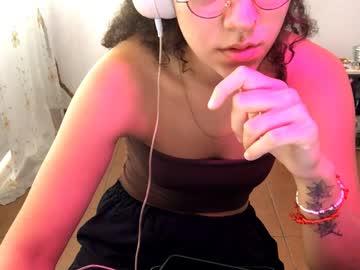 Petitecurlybrunette Chaturbate stream image from March 31, 2026