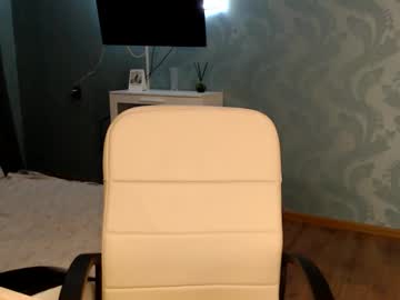Molli_And_Tom Chaturbate stream image from March 31, 2026