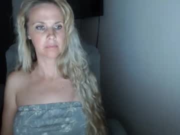 Love_On_ Chaturbate stream image from April 01, 2026