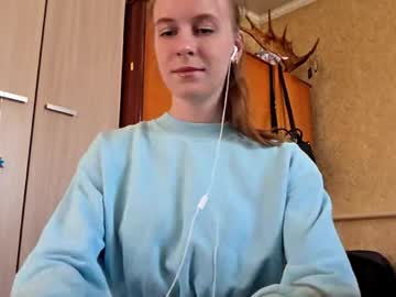 Lucyzachar Chaturbate stream image from April 01, 2026
