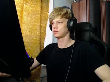 Shyredstar Chaturbate stream image from April 01, 2026
