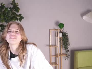 Jenniferrakow Chaturbate stream image from April 01, 2026