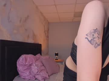 Lunavogue Chaturbate stream image from April 01, 2026