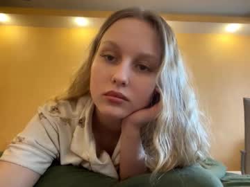 Bobettesplane Chaturbate stream image from April 01, 2026
