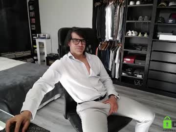 Latino23bom Chaturbate stream image from April 01, 2026