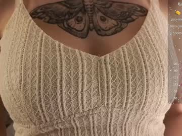 Emi_Mally Chaturbate stream image from April 01, 2026