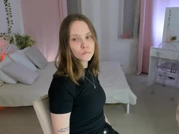 Lisaluve Chaturbate stream image from April 01, 2026