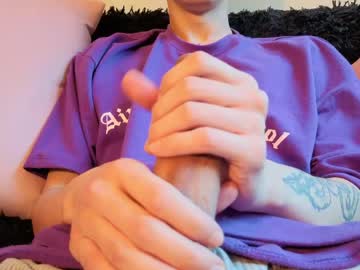 Bumblubee Chaturbate stream image from April 02, 2026